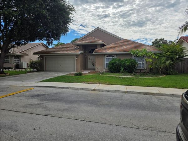 701 SW 93rd Ave , Pembroke Pines, FL 33025