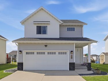 829 Cathy Drive W, West Fargo, ND 58078