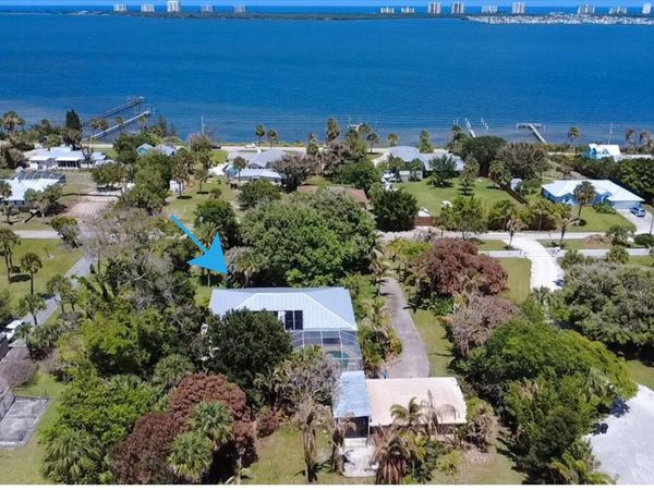 105 Sheridan Lane, Jensen Beach, FL 34957