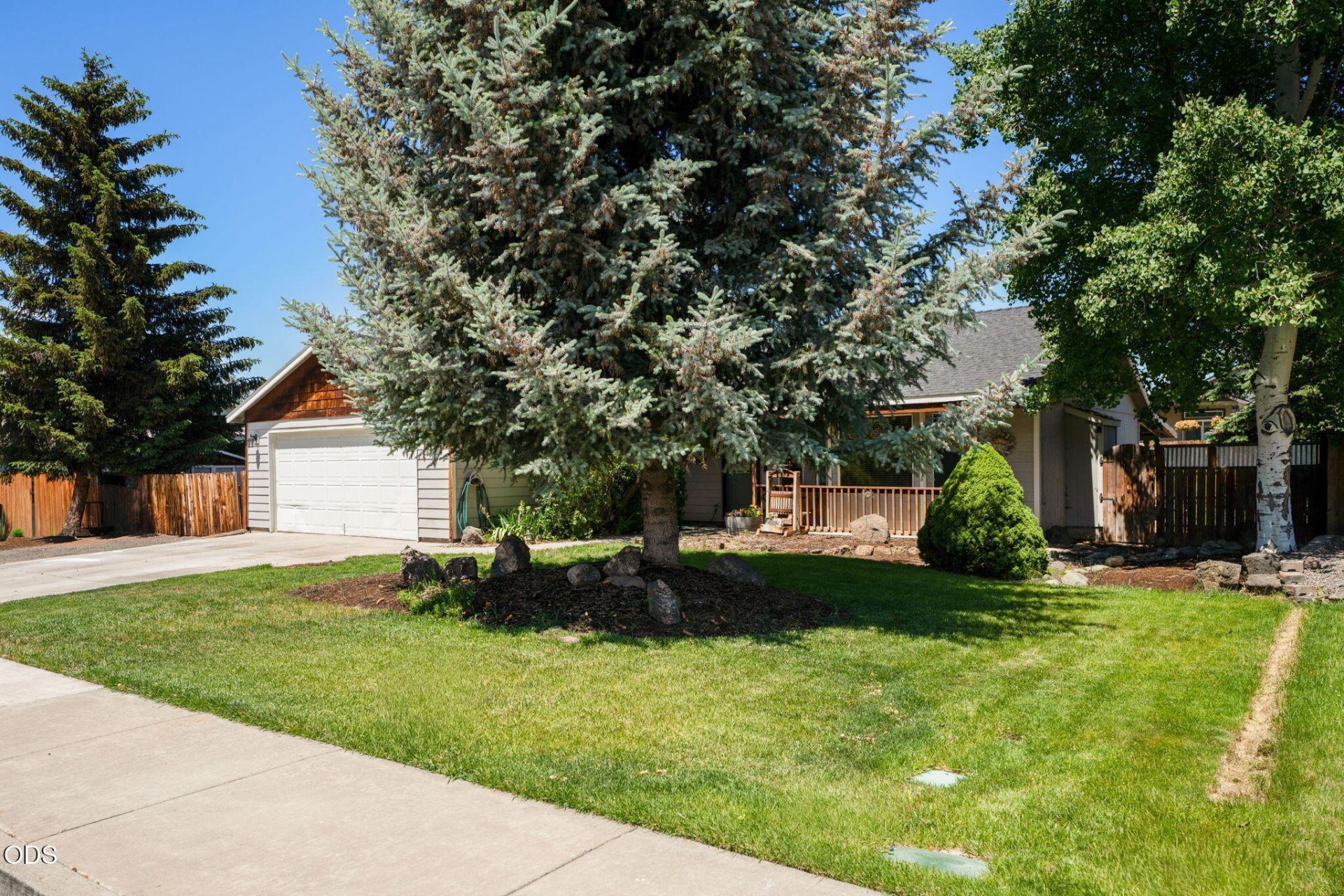 841 NW Negus Place, Redmond, OR 97756 Main Photo