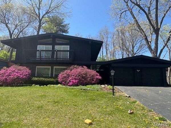 57 Willow Brook Drive , St Louis, MO 63146