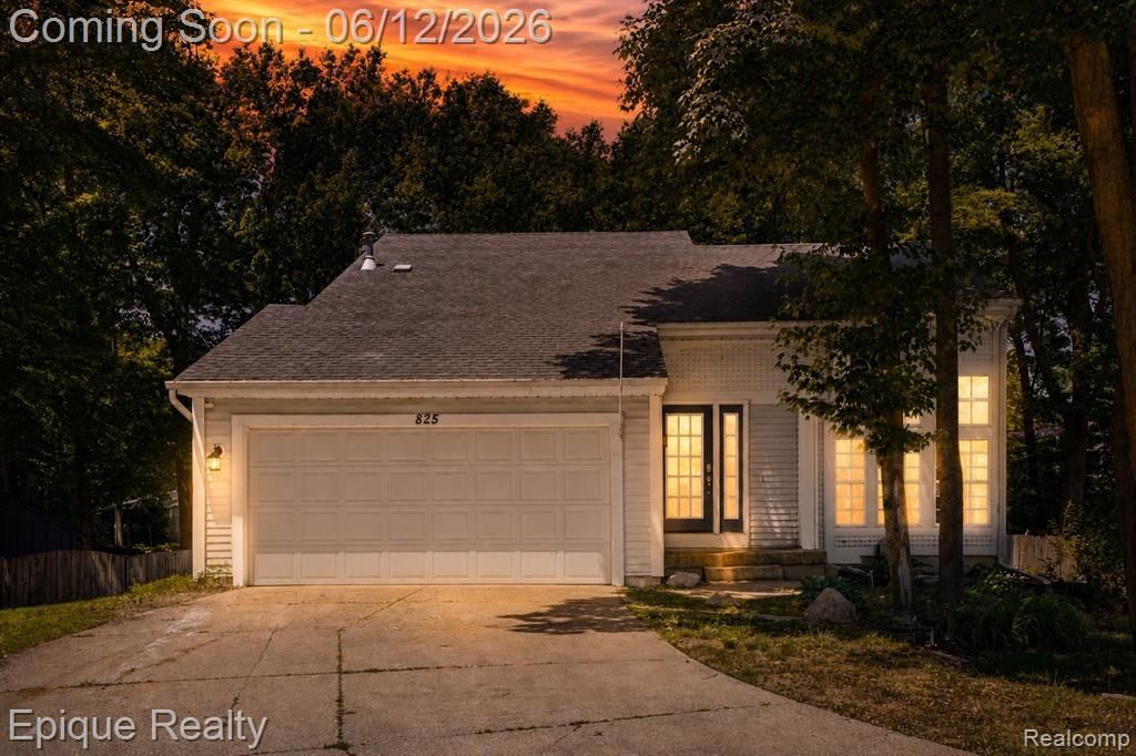 825 Summer Creek Court Se, Kentwood, MI 49508 Main Photo