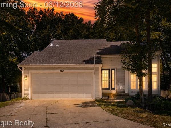 825 Summer Creek Court SE , Kentwood, MI 49508
