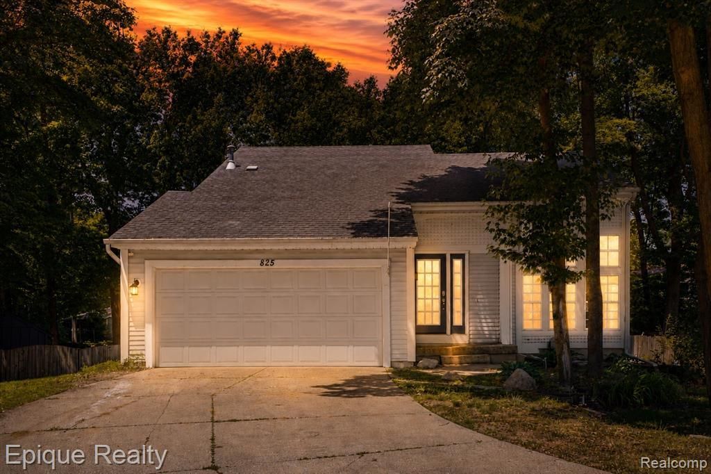 825 Summer Creek Court Se, Kentwood, MI 49508 Main Photo
