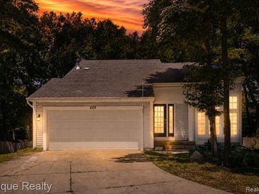 825 Summer Creek Court SE, Kentwood, MI 49508