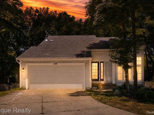 825 Summer Creek Court SE, Kentwood, MI 49508