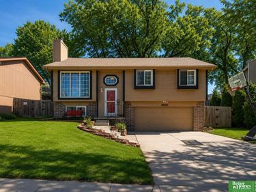 8849 N 81 Avenue, Omaha, NE 68122