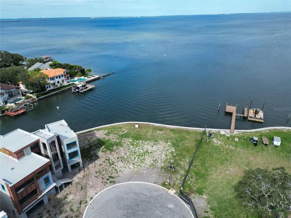 5028 W LEONA STREET , TAMPA, FL 33629