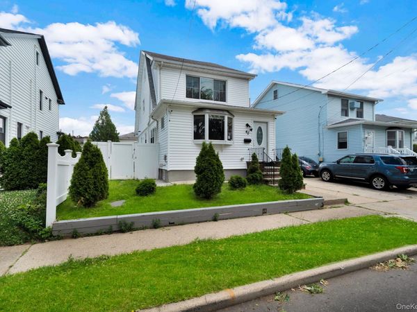 40 S 16 S, New Hyde Park, NY 11040