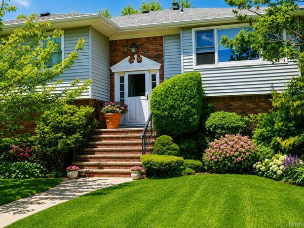 240 Pearl Street , Lawrence, NY 11559