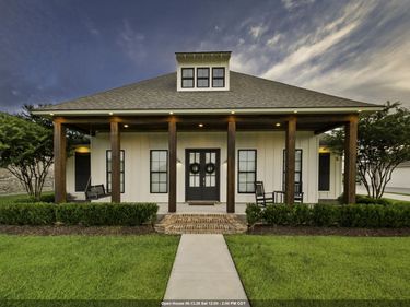 2121 Silverstone Ave, Port Allen, LA 70767
