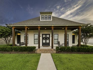 2121 Silverstone Ave, Port Allen, LA 70767