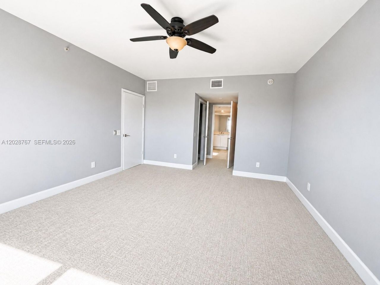 14951 Royal Oaks Ln, Unit 2002, North Miami, FL 33181 Photo