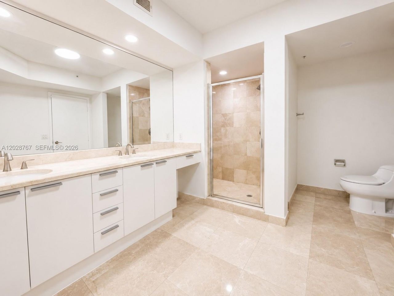 14951 Royal Oaks Ln, Unit 2002, North Miami, FL 33181 Photo