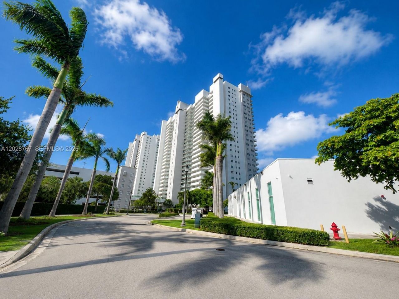 14951 Royal Oaks Ln, Unit 2002, North Miami, FL 33181 Photo