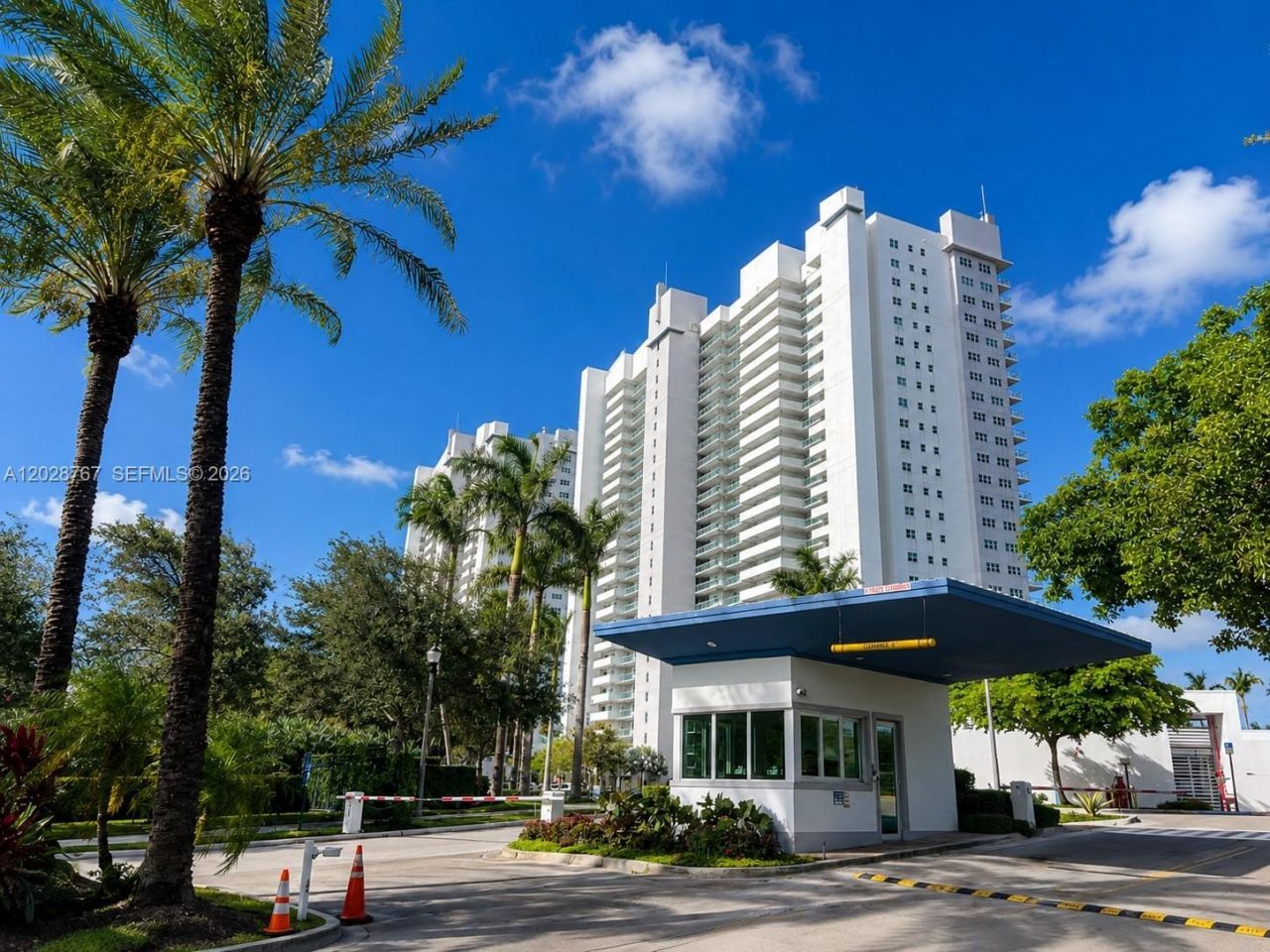 14951 Royal Oaks Ln, Unit 2002, North Miami, FL 33181 Photo