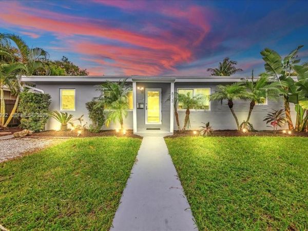 813 NE 17th St , Fort Lauderdale, FL 33305
