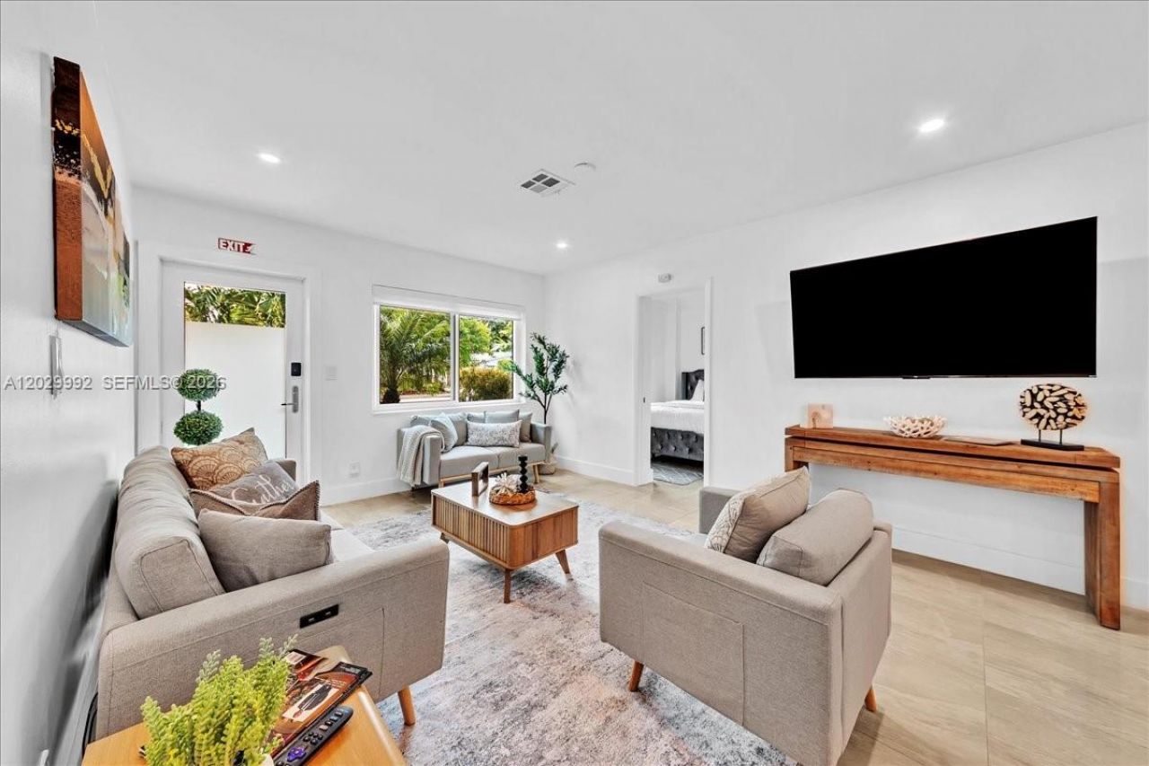 813 NE 17th St , Fort Lauderdale, FL 33305 Photo
