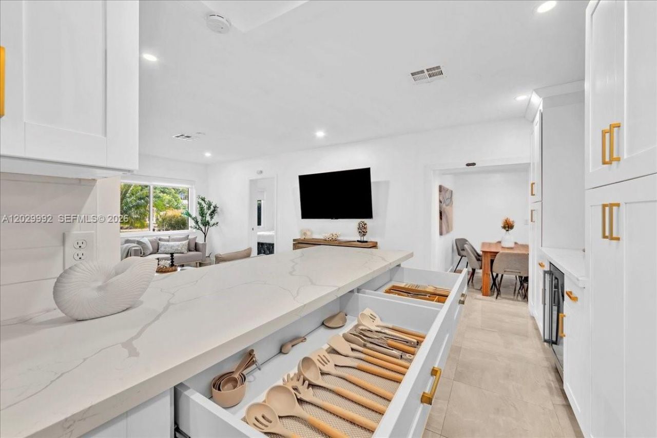 813 NE 17th St , Fort Lauderdale, FL 33305 Photo