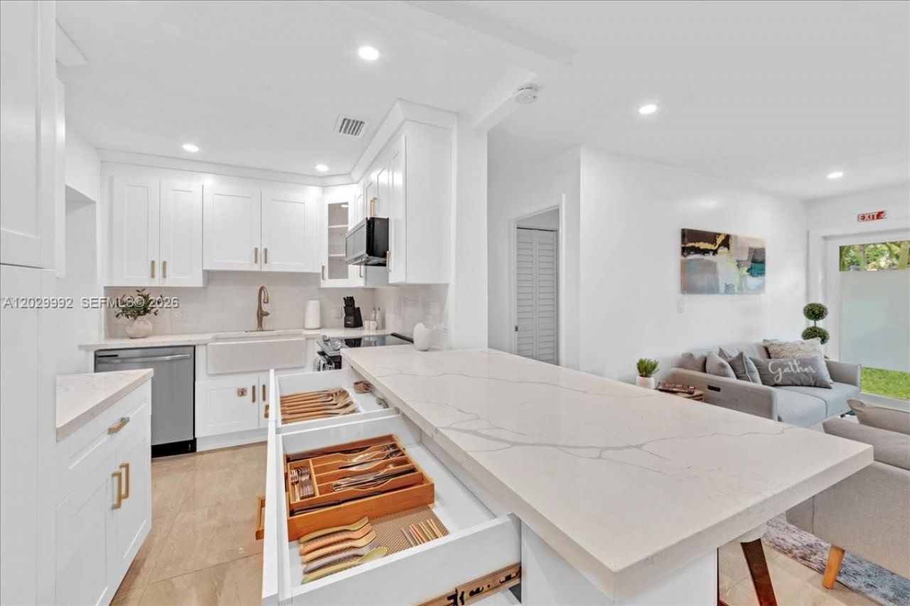 813 NE 17th St , Fort Lauderdale, FL 33305 Photo