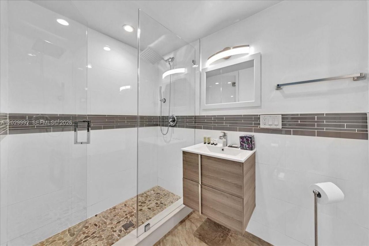 813 NE 17th St , Fort Lauderdale, FL 33305 Photo