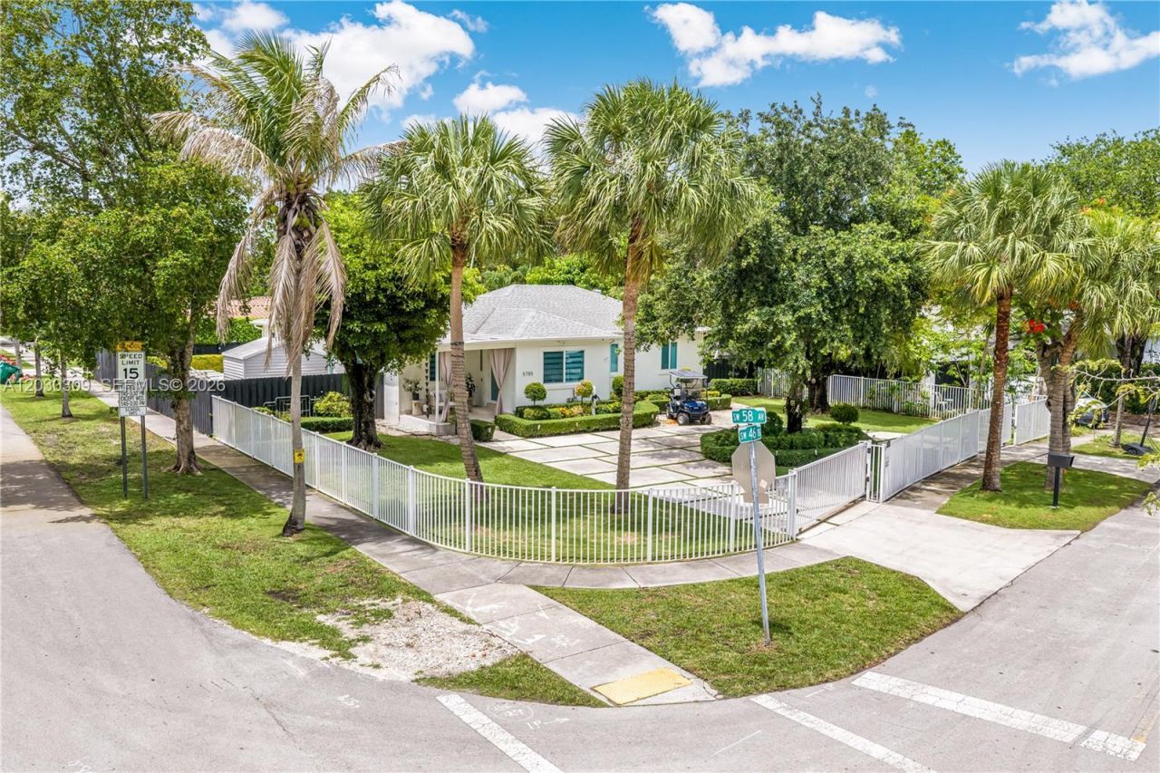 5785 SW 46th Ter , Miami, FL 33155 Photo