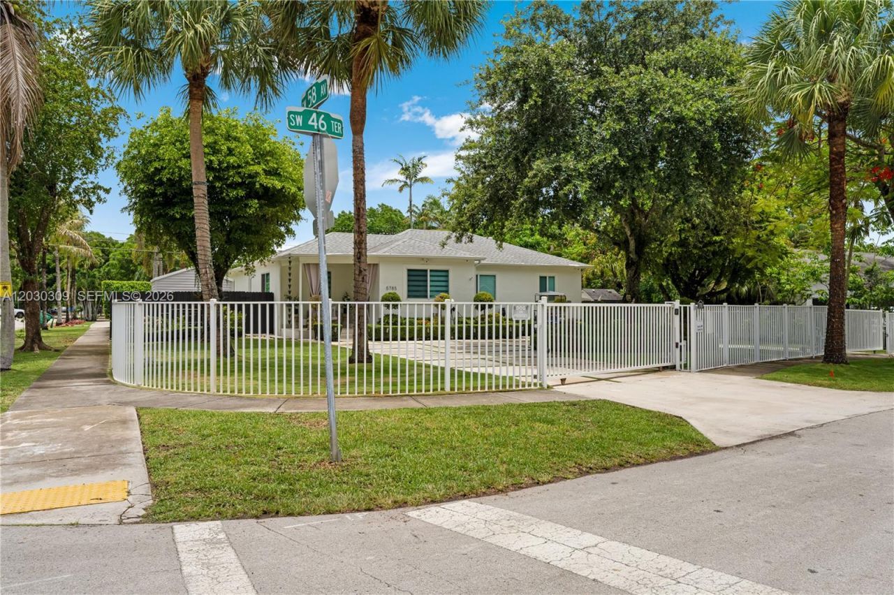 5785 SW 46th Ter , Miami, FL 33155 Photo
