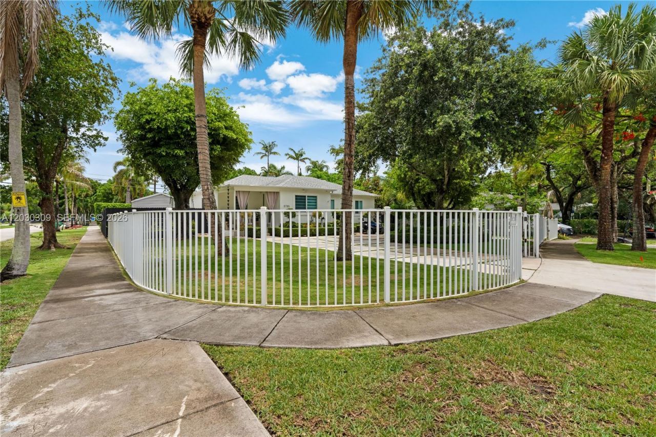 5785 SW 46th Ter , Miami, FL 33155 Photo