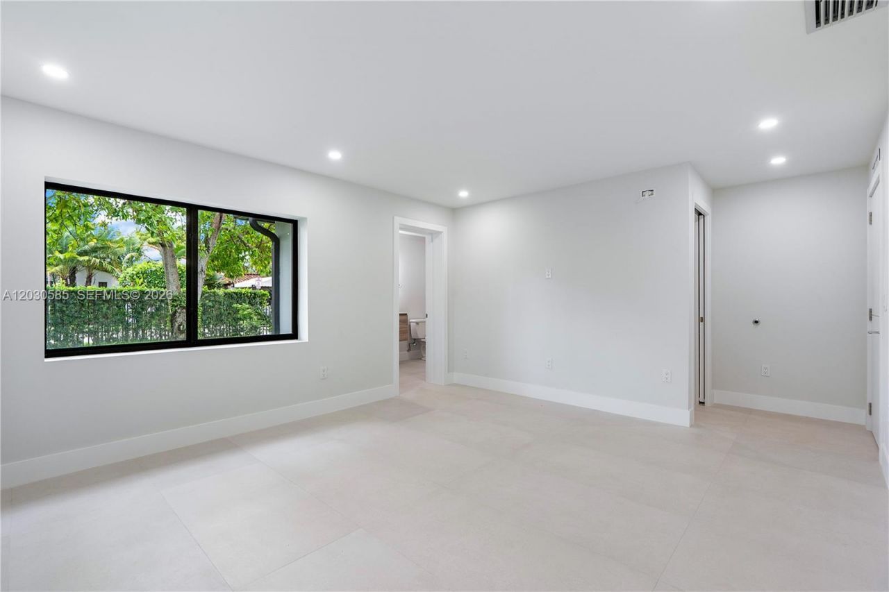 2286 SW 21st Ave , Miami, FL 33145 Photo