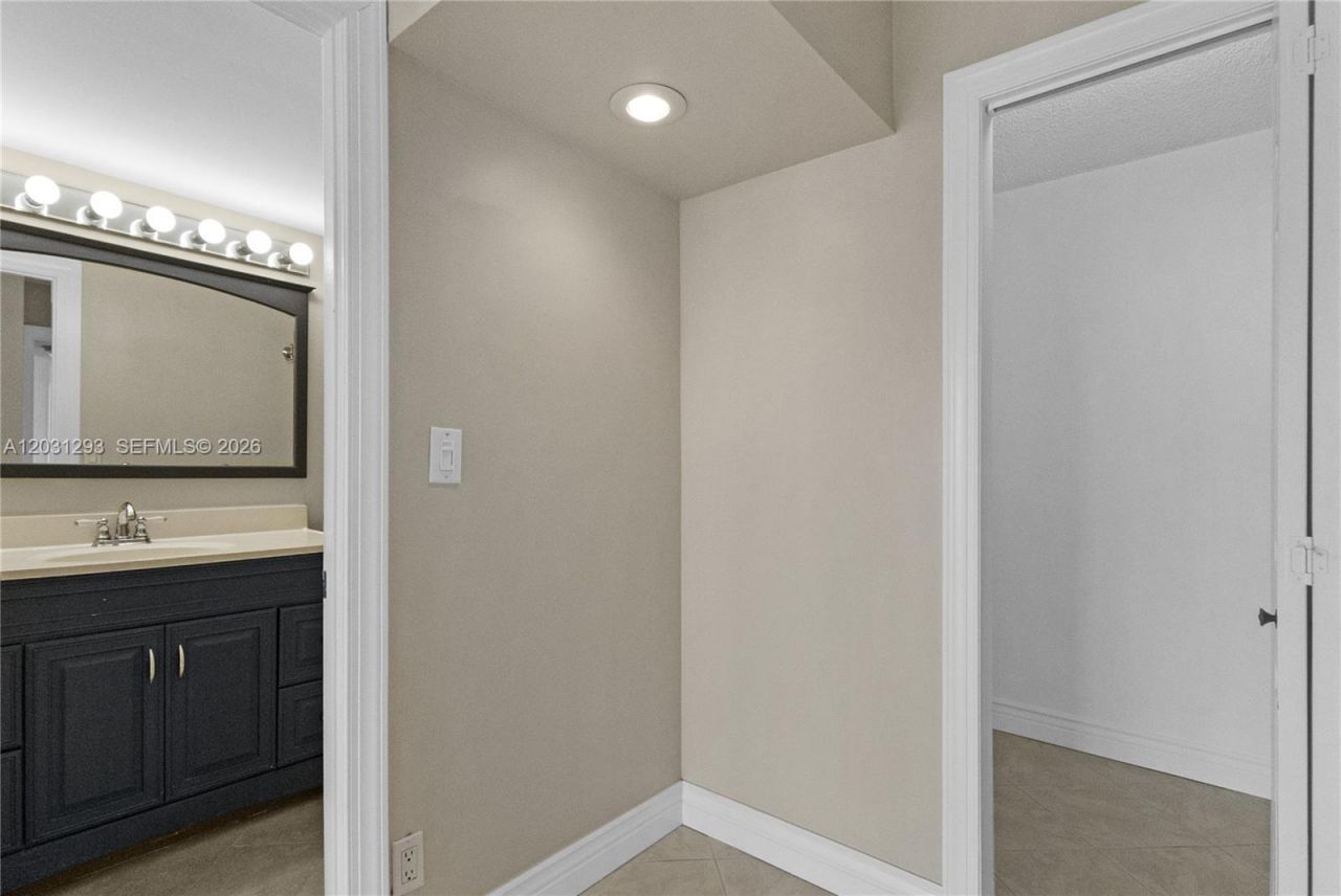 200 Leslie Dr , Unit 902, Hallandale Beach, FL 33009 Photo