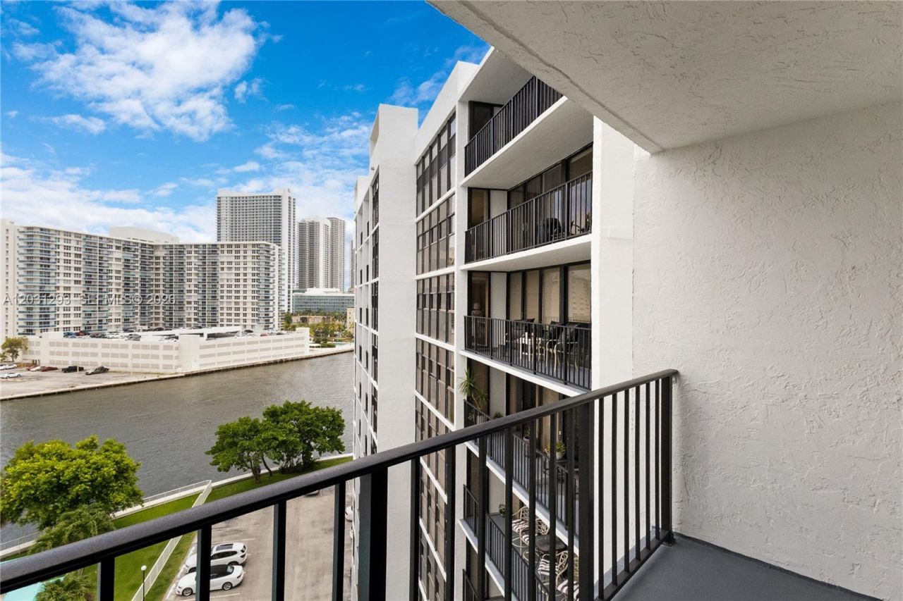 200 Leslie Dr , Unit 902, Hallandale Beach, FL 33009 Photo