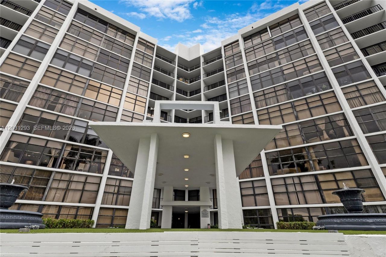200 Leslie Dr , Unit 902, Hallandale Beach, FL 33009 Photo