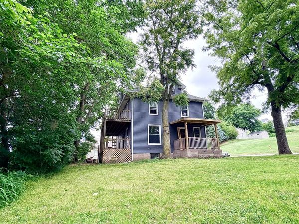 452 21st Street , Bettendorf, IA 52722