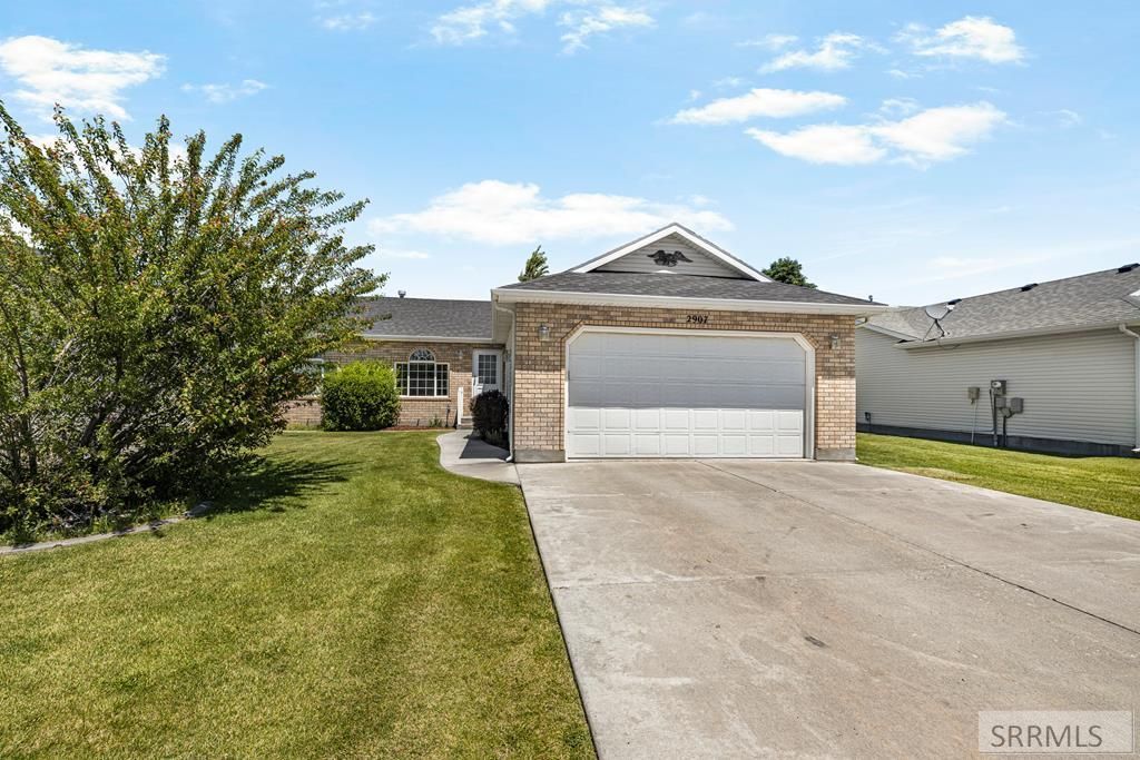 2907 E Courtyard Circle, Ammon, ID 83406 Main Photo