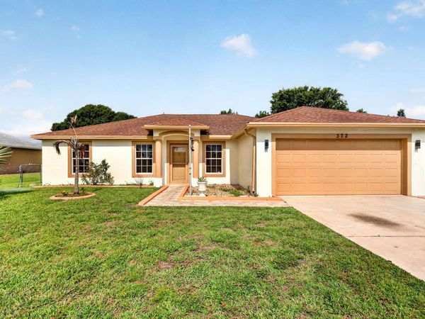 372 NW Hogan Street, Port Saint Lucie, FL 34983