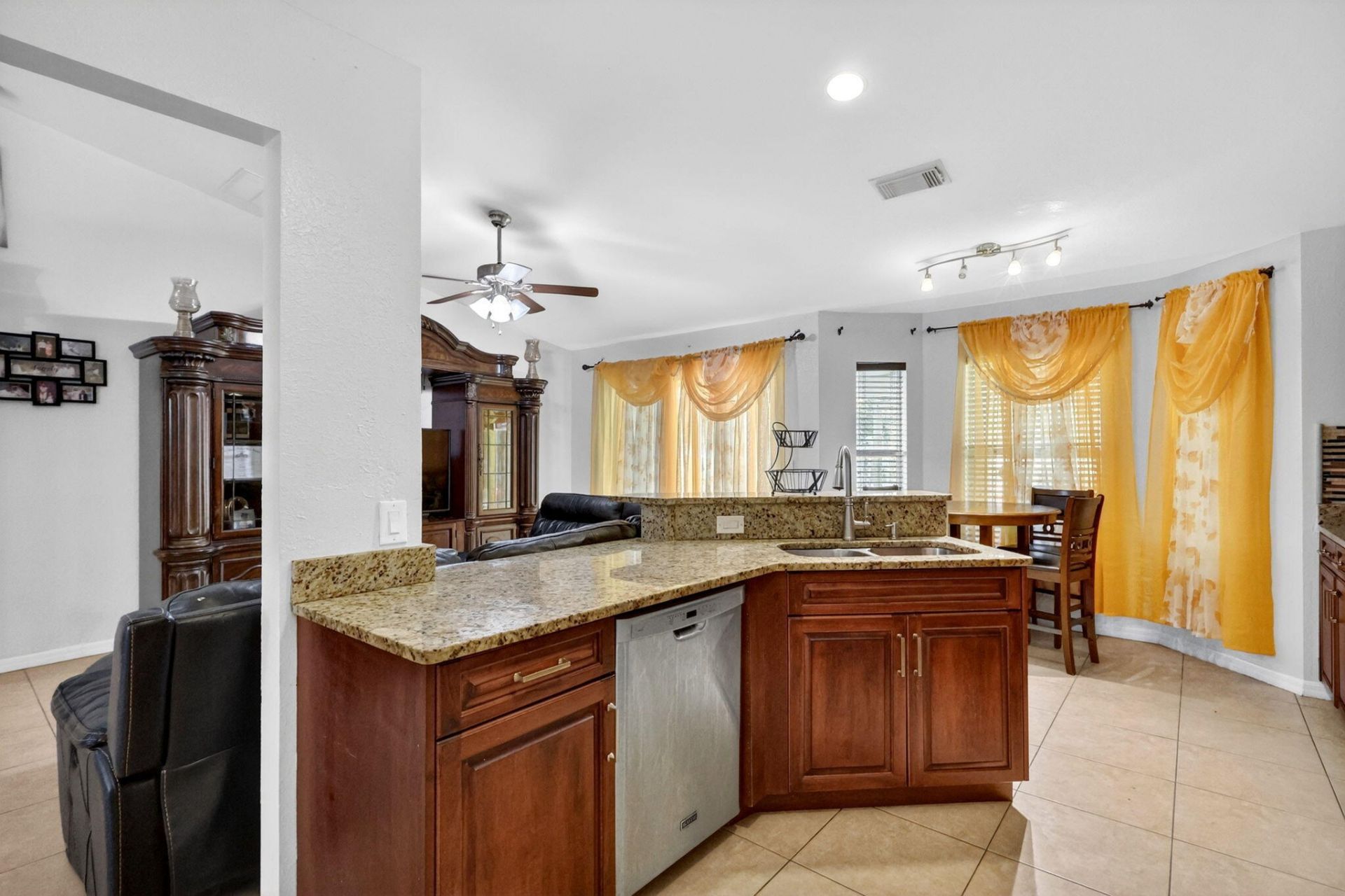 372 NW Hogan Street, Port Saint Lucie, FL 34983 Photo