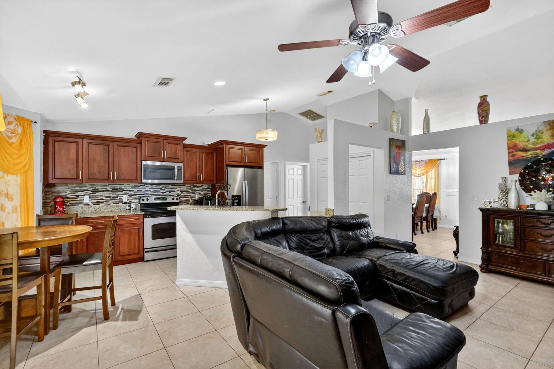 372 NW Hogan Street, Port Saint Lucie, FL 34983 Photo