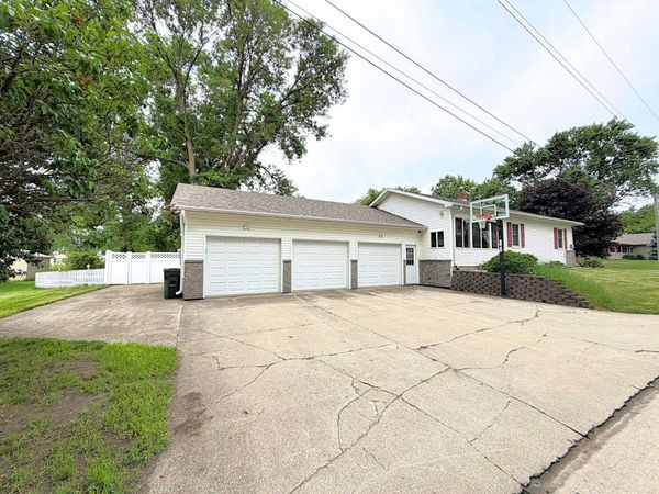 202 State Street , Emmetsburg, IA 50536