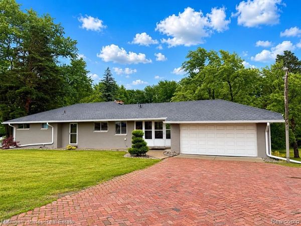 8089 N HOLLY Road, Grand Blanc Twp, MI 48439