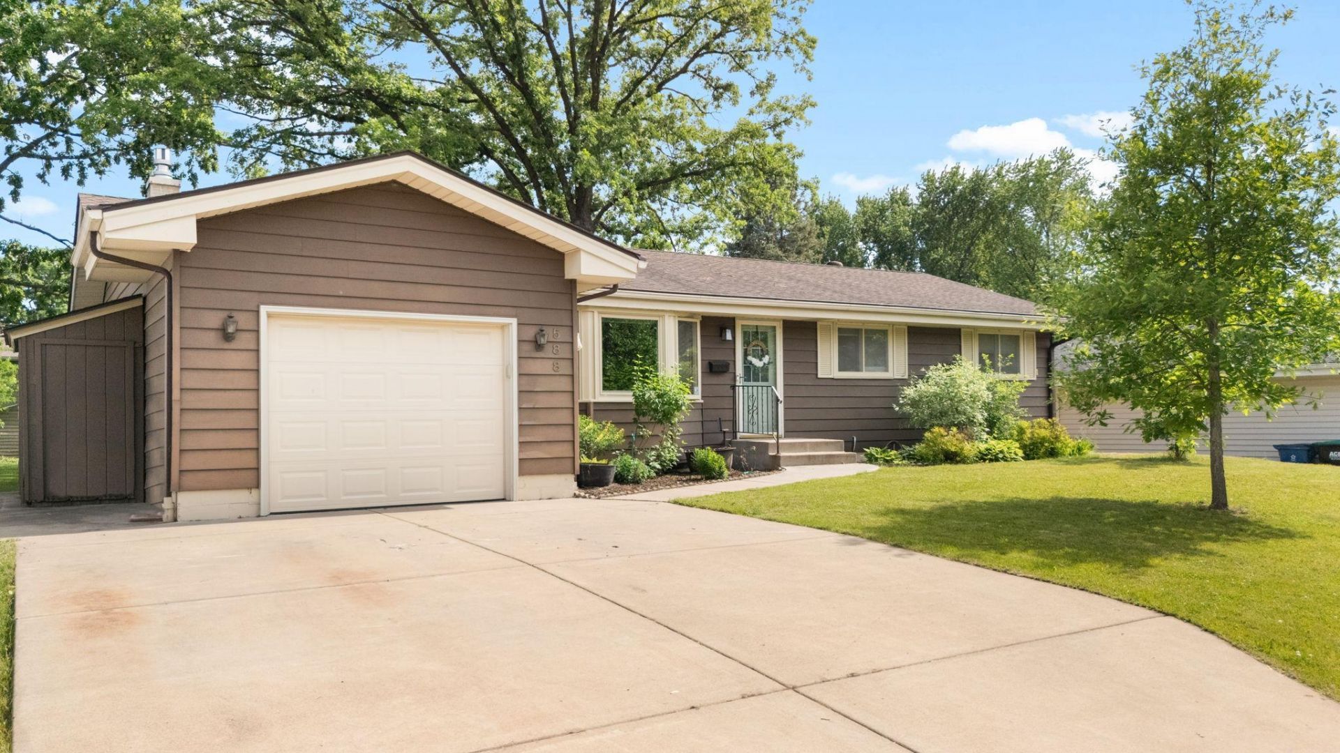 588 Rice Creek Terrace NE, Fridley, MN 55432