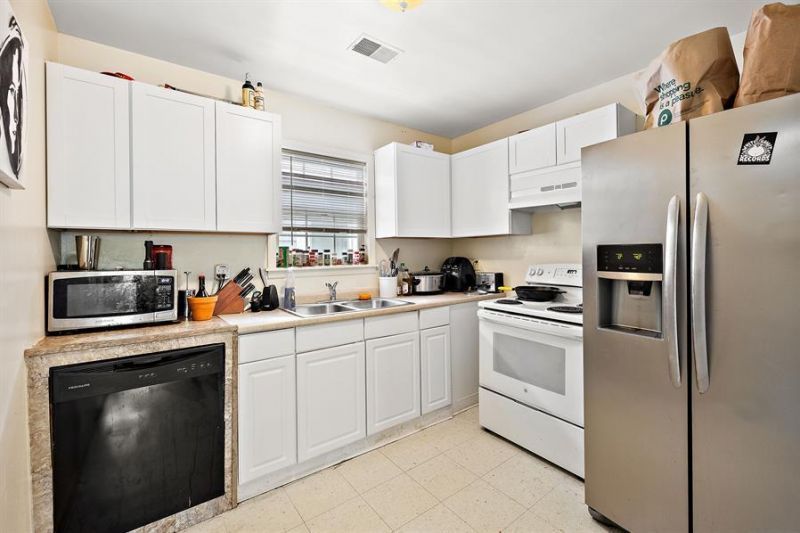 1855 Doscher Avenue Photo 4