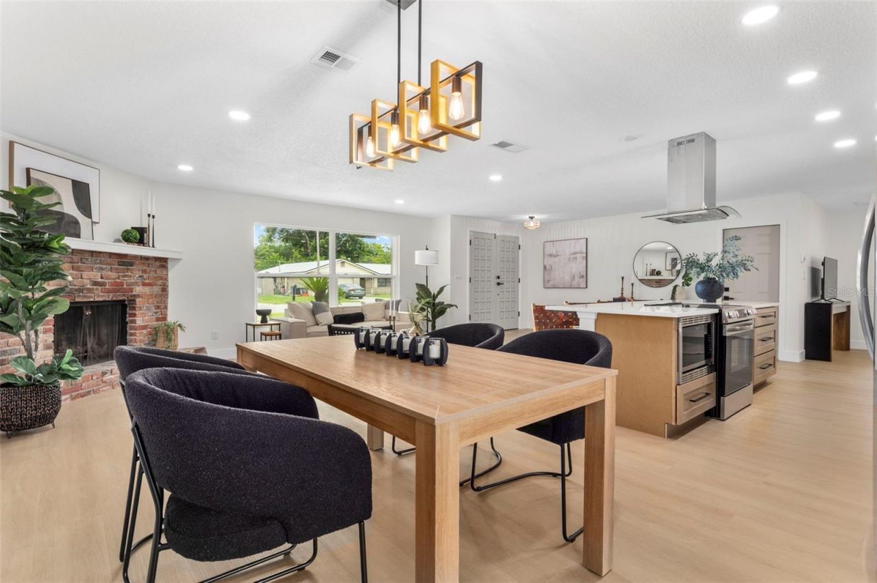 305 Robin Hill Drive , Altamonte Springs, FL 32701 Photo