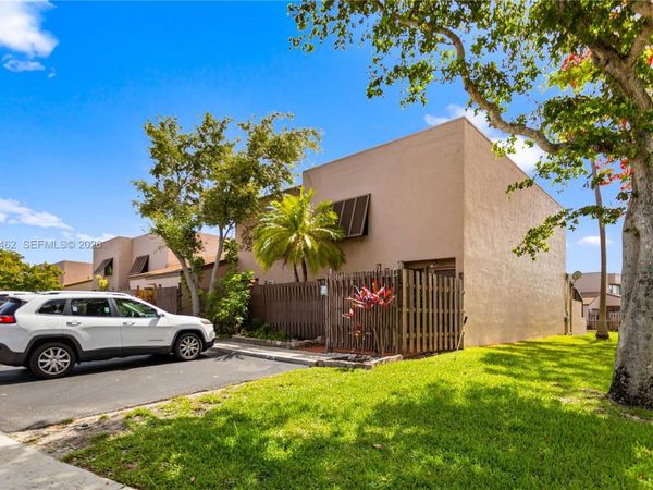 1184 NW 122nd Ter , Pembroke Pines, FL 33026