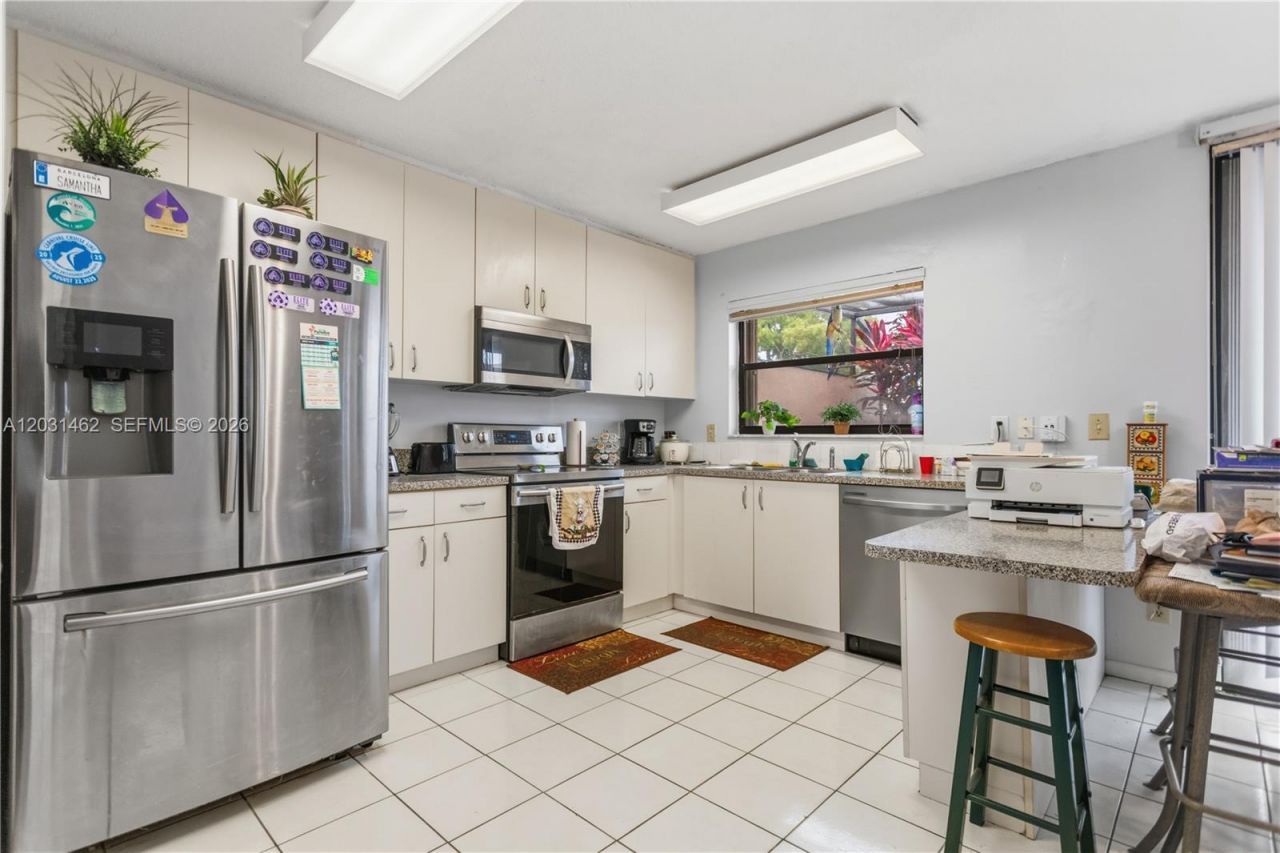 1184 NW 122nd Ter , Pembroke Pines, FL 33026 Photo