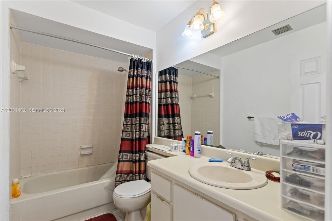 1184 NW 122nd Ter , Pembroke Pines, FL 33026 Photo