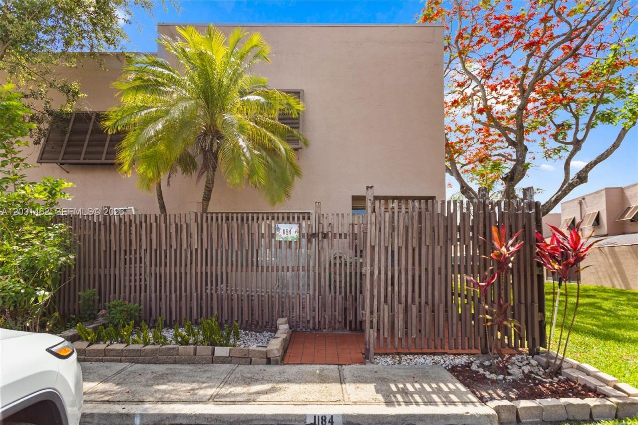 1184 NW 122nd Ter , Pembroke Pines, FL 33026 Photo