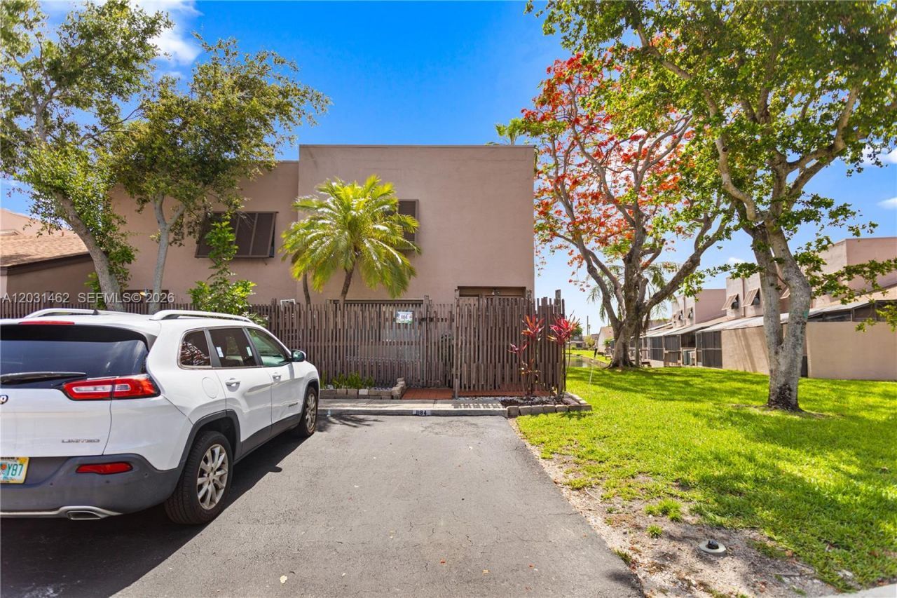 1184 NW 122nd Ter , Pembroke Pines, FL 33026 Photo