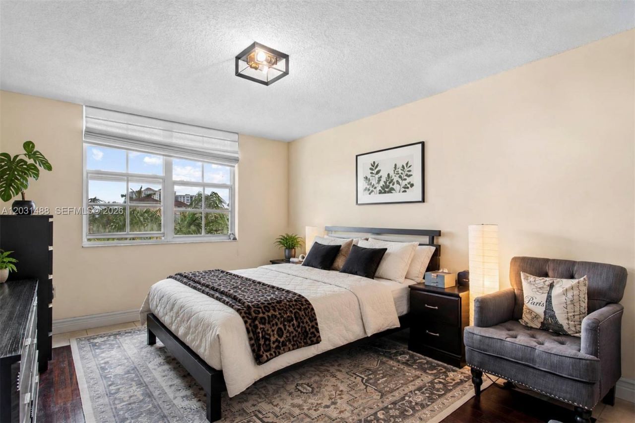 19701 E Country Club Dr , Unit 5604, Aventura, FL 33180 Photo