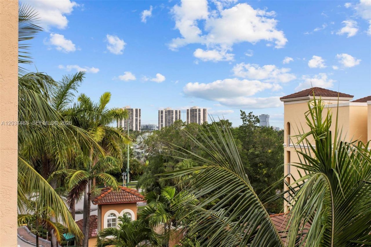 19701 E Country Club Dr , Unit 5604, Aventura, FL 33180 Photo