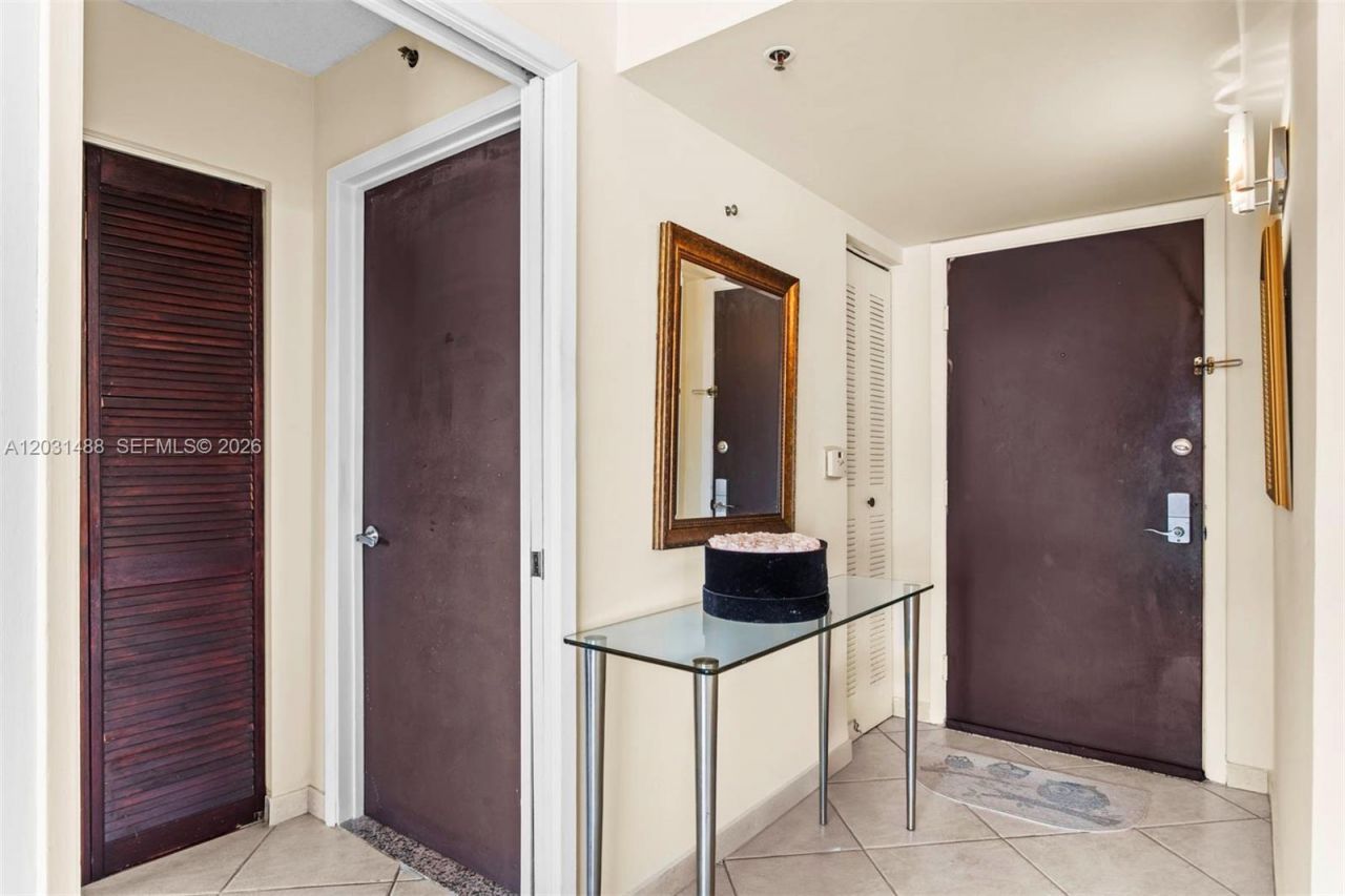 19701 E Country Club Dr , Unit 5604, Aventura, FL 33180 Photo